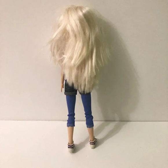 Liv Doll Sophie with Blonde Wig Articulated Doll - Picture 6 of 16